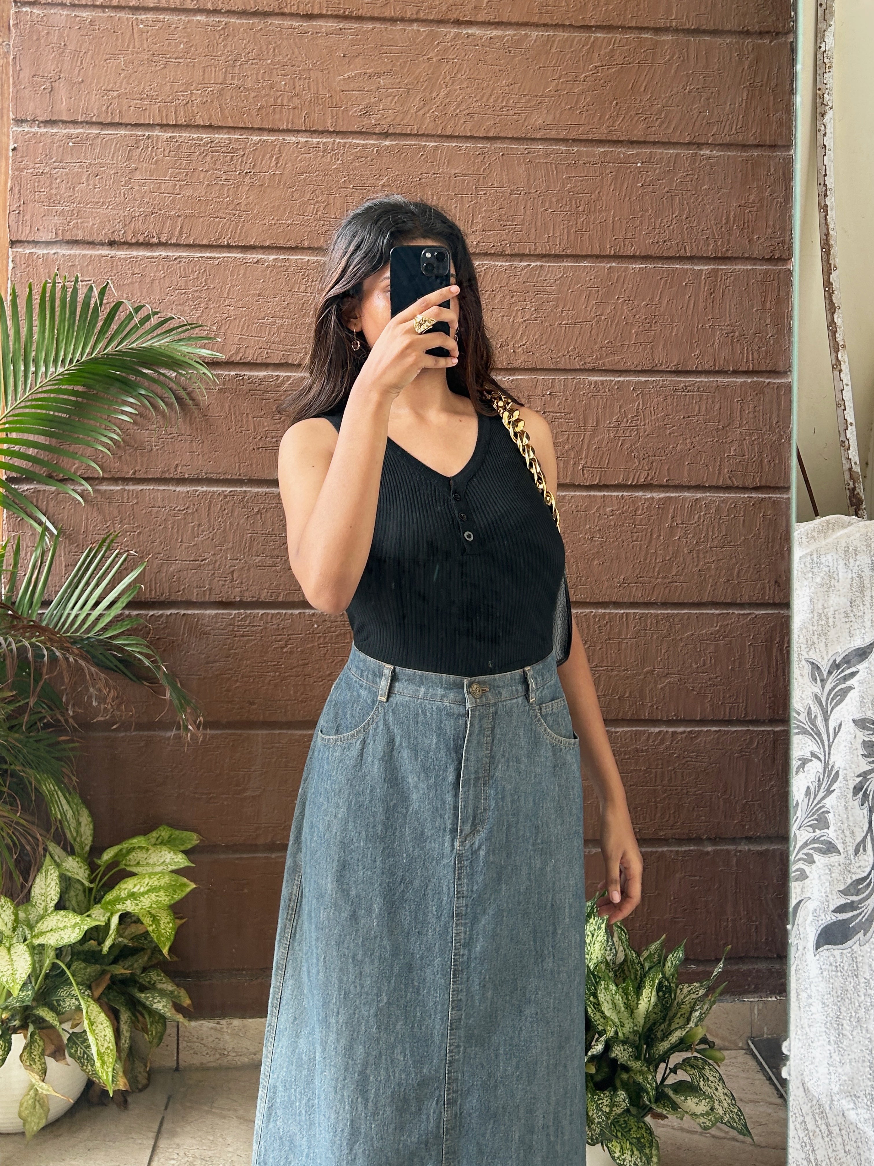 Button black top